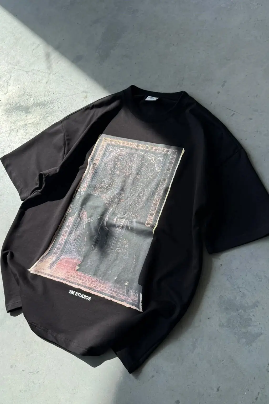 Men Tshirt (The horse) alternate image